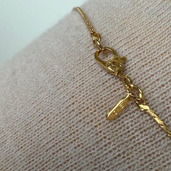 Vintage Monet Gold Tone Bow Pendant Necklace 14.75" - Picture 5 of 7